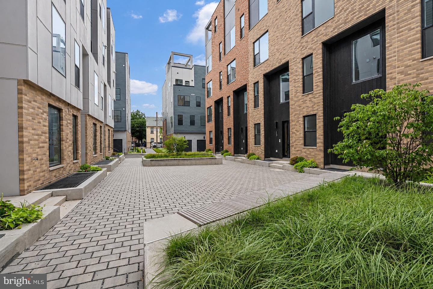 652 Fairmount Avenue photo 17