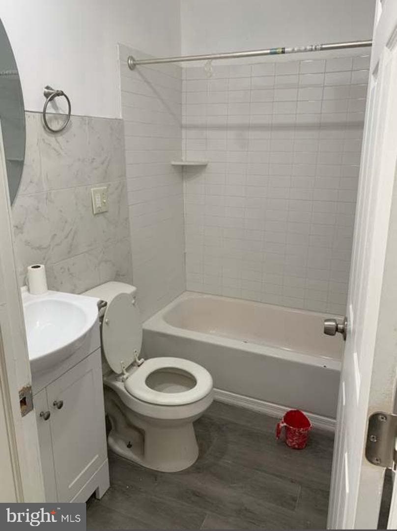 5849 Ludlow Street photo 14
