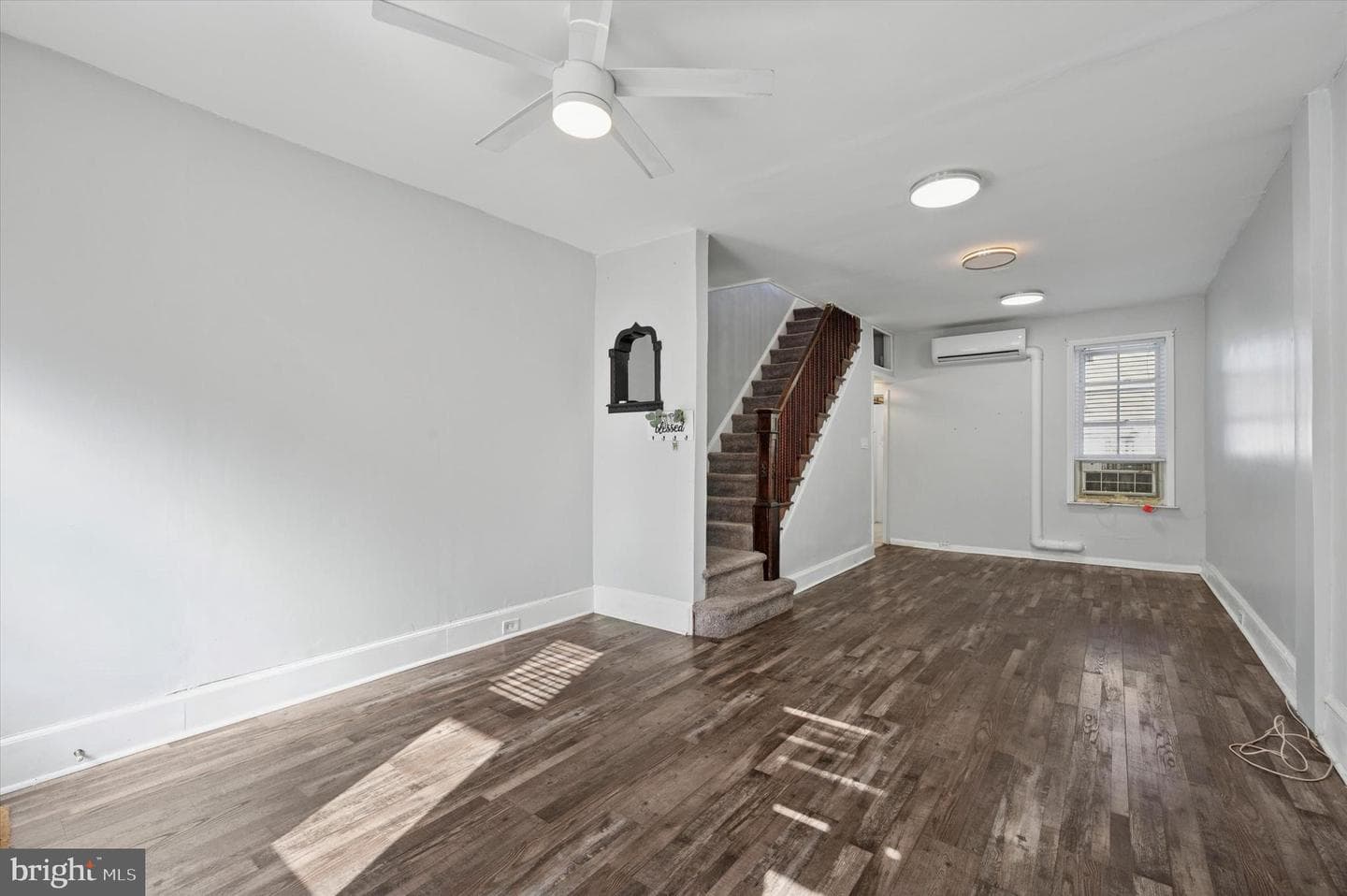1039 W Russell Street photo 3