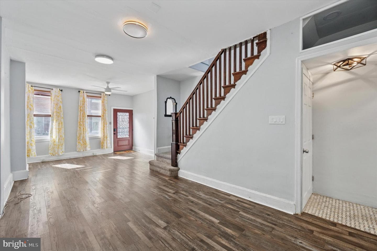 1039 W Russell Street photo 6
