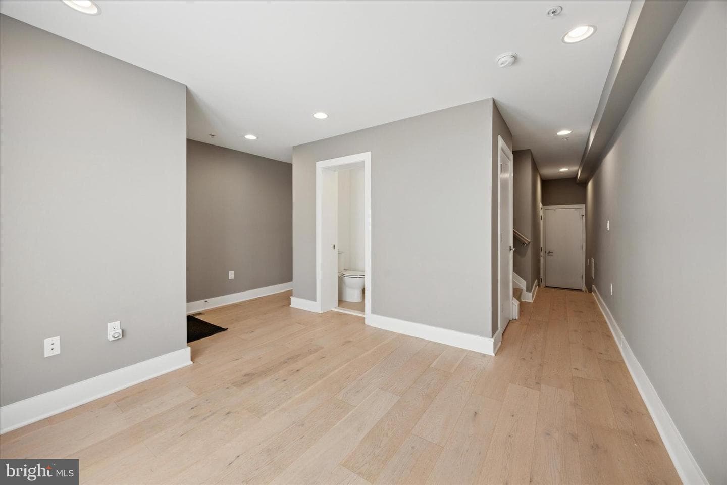152 N Front Street photo 12
