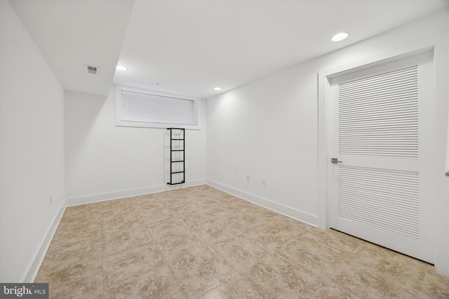 152 N Front Street photo 19