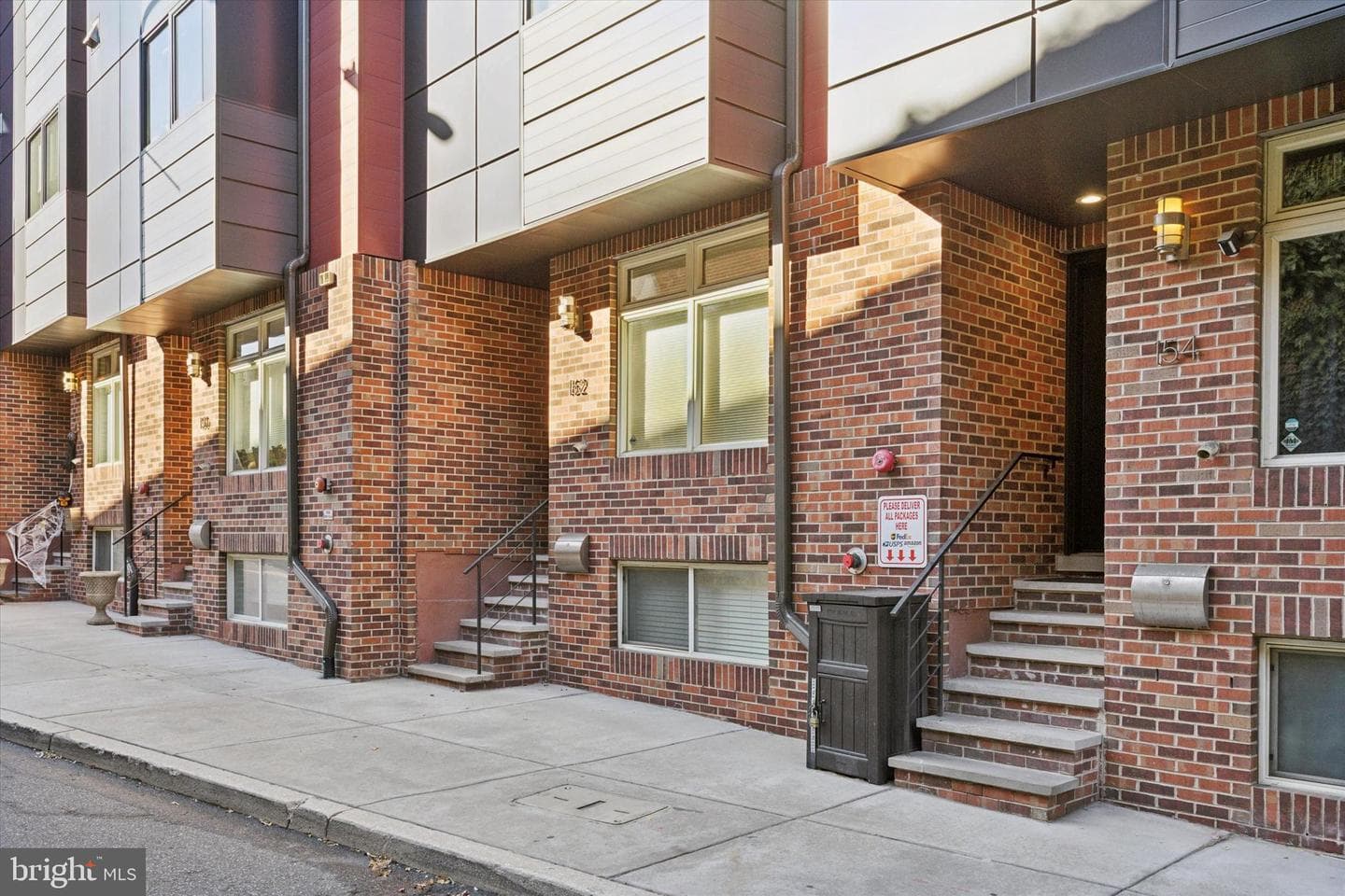152 N Front Street photo 2