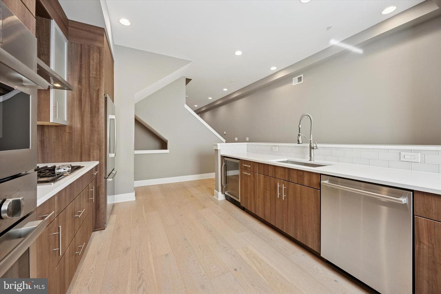 152 N Front Street photo 5