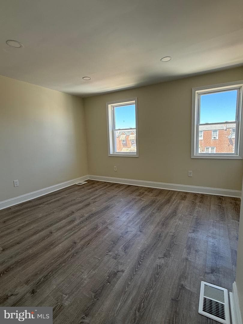 6813 Sylvester Street photo 16
