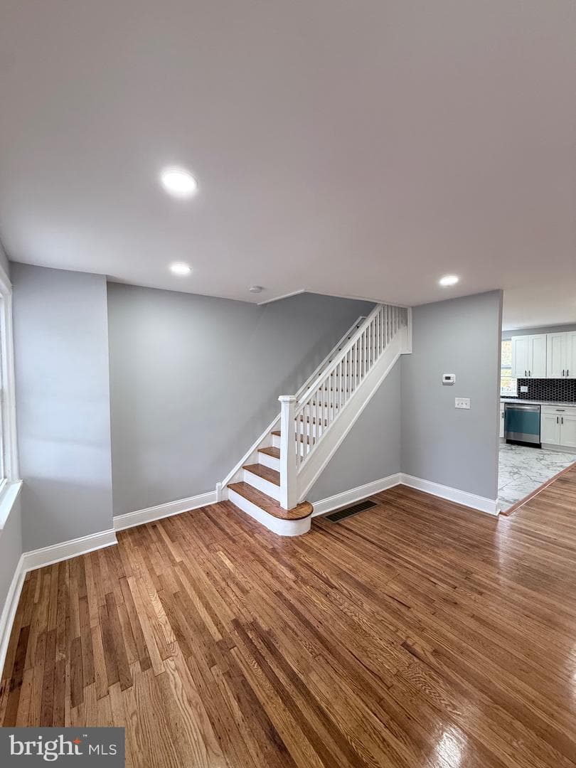 1124 E Stafford Street photo 4