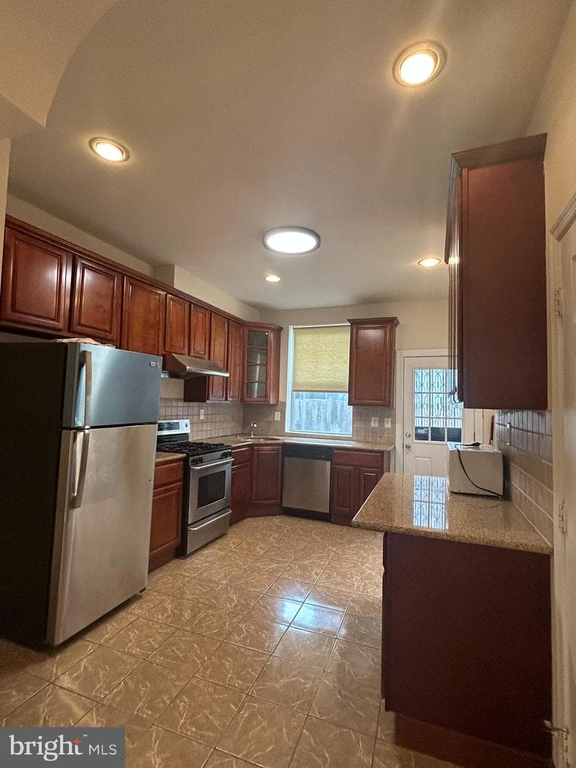 1008 Winton Street photo 3