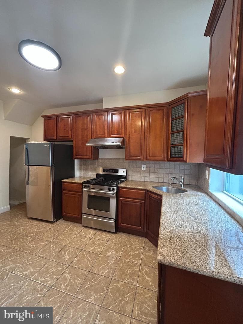 1008 Winton Street photo 4