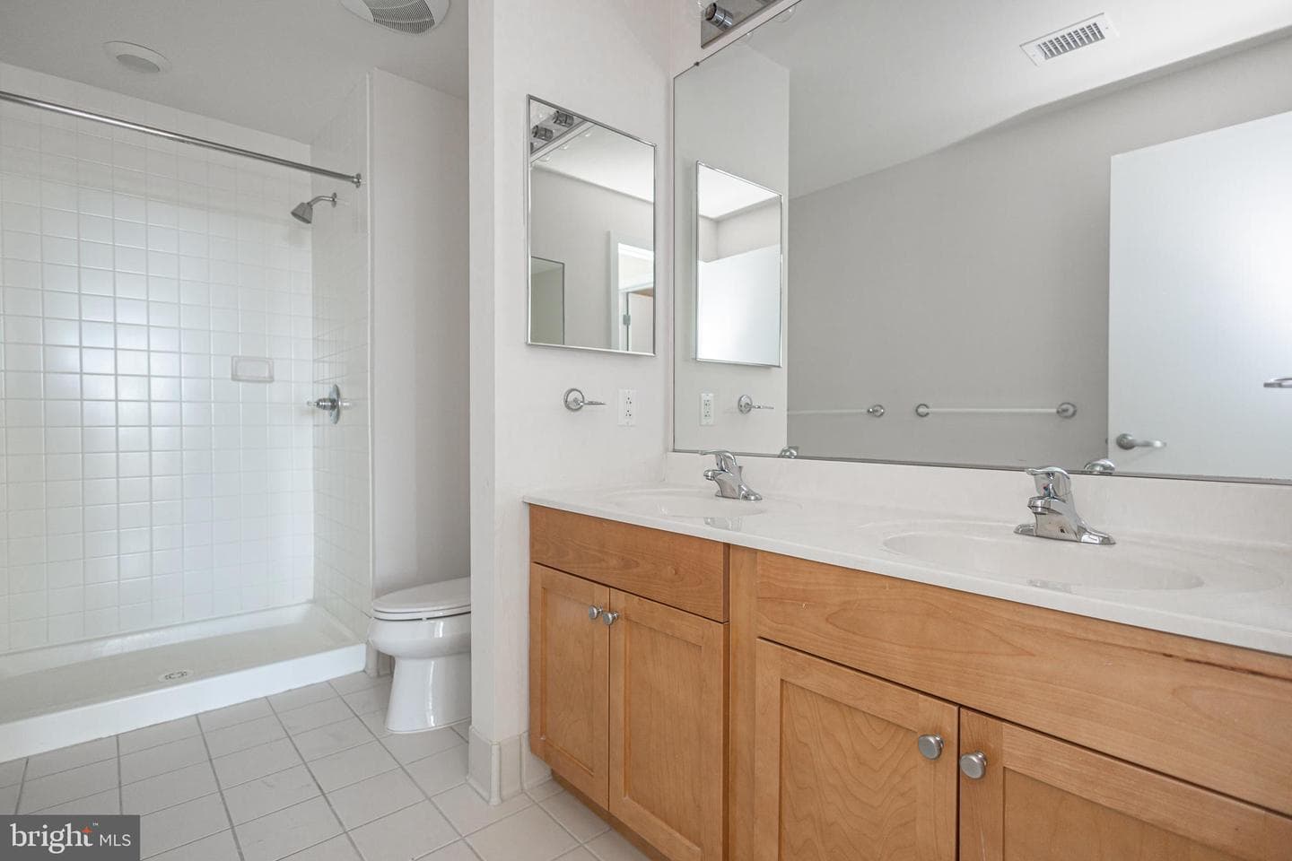717 S Chris Columbus Boulevard #814 photo 19