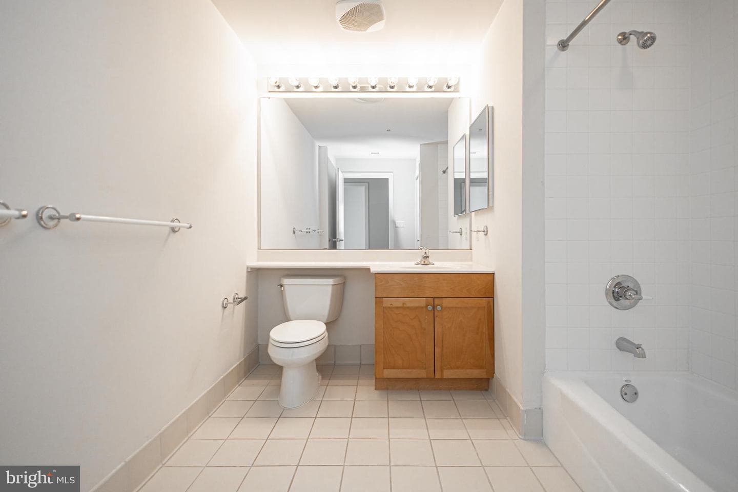 717 S Chris Columbus Boulevard #814 photo 24