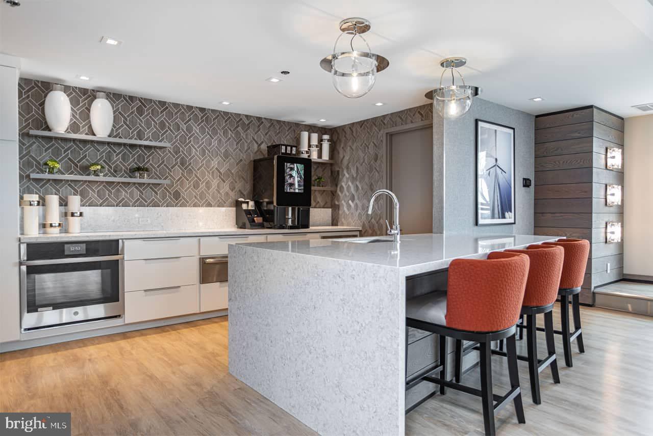 717 S Chris Columbus Boulevard #814 photo 38