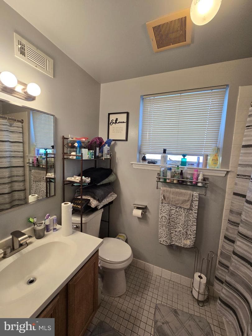 1820 Wilmot Street photo 27