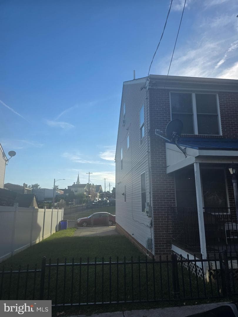 1820 Wilmot Street photo 4