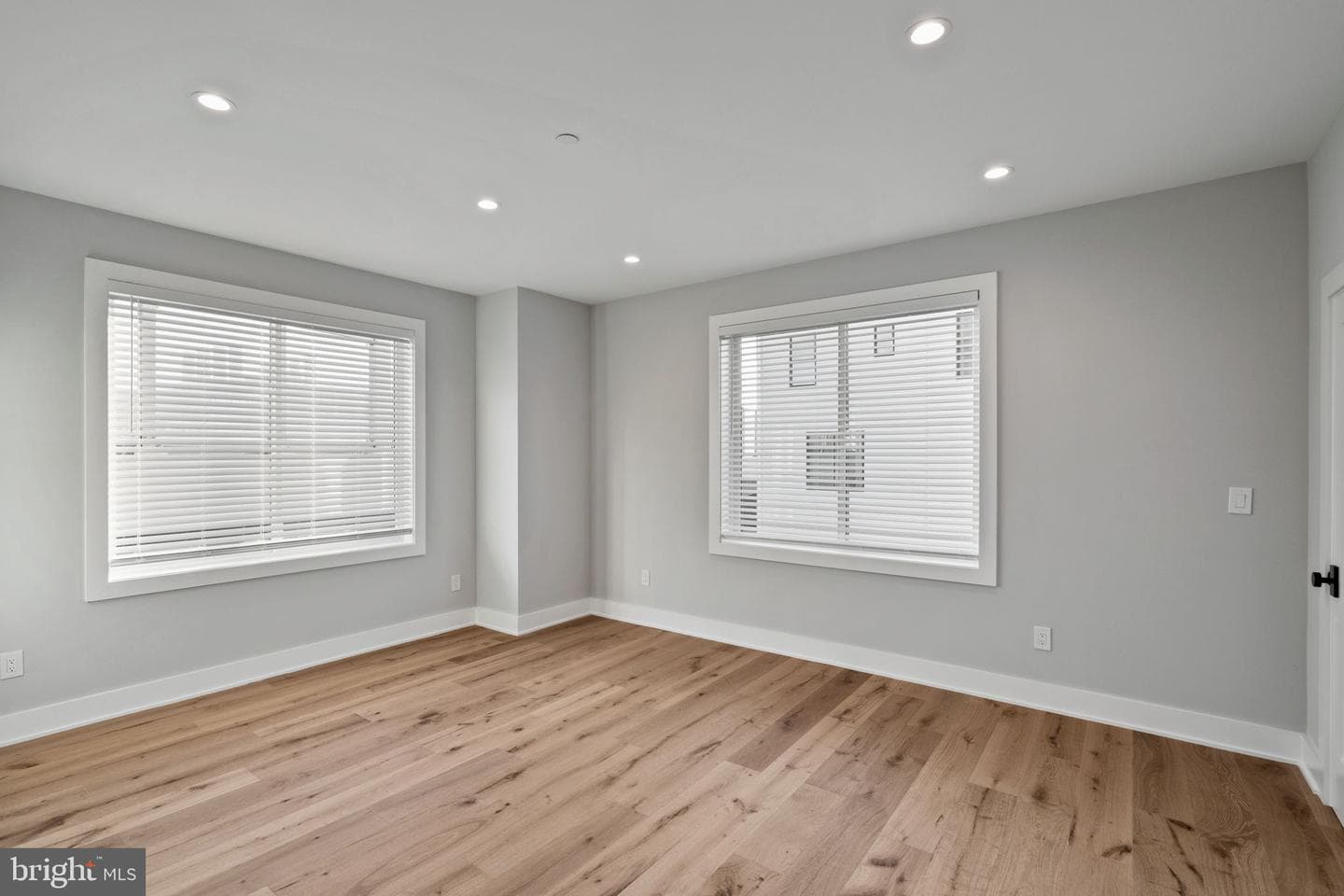 513 Salmon Street photo 25