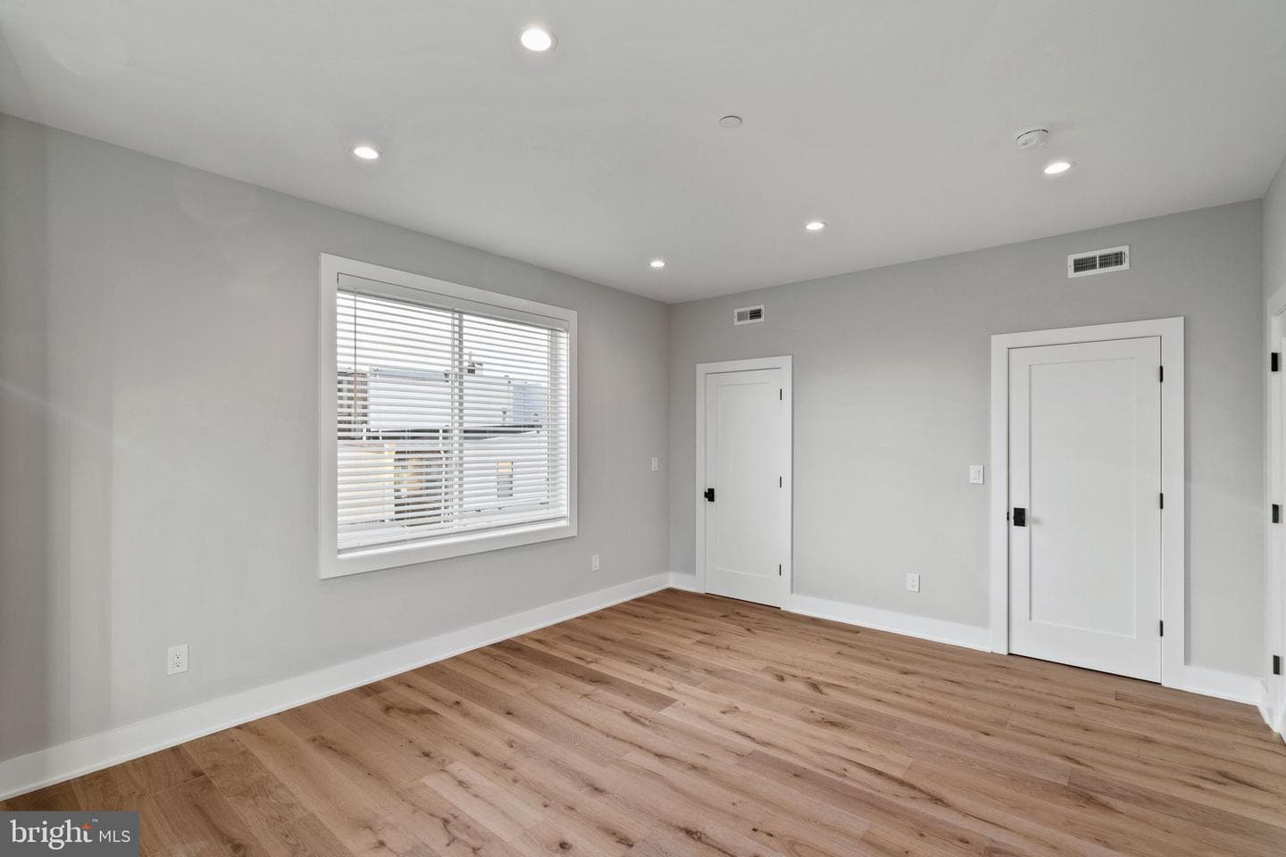513 Salmon Street photo 26