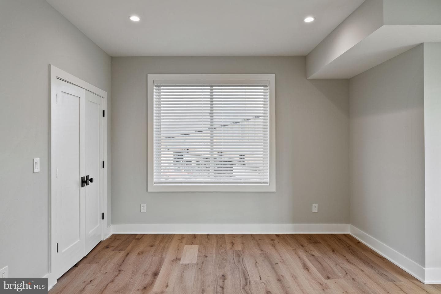 513 Salmon Street photo 32