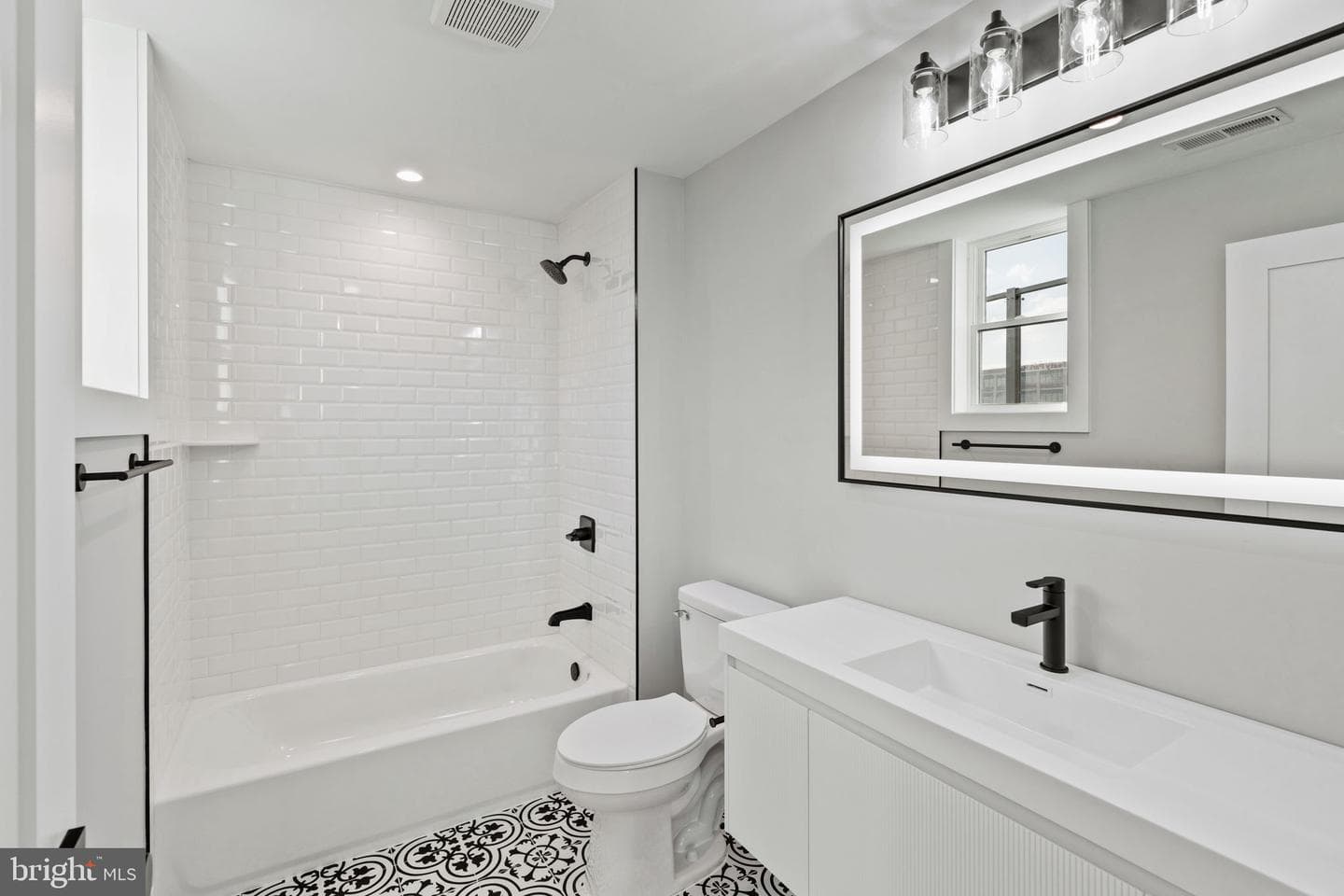 513 Salmon Street photo 35