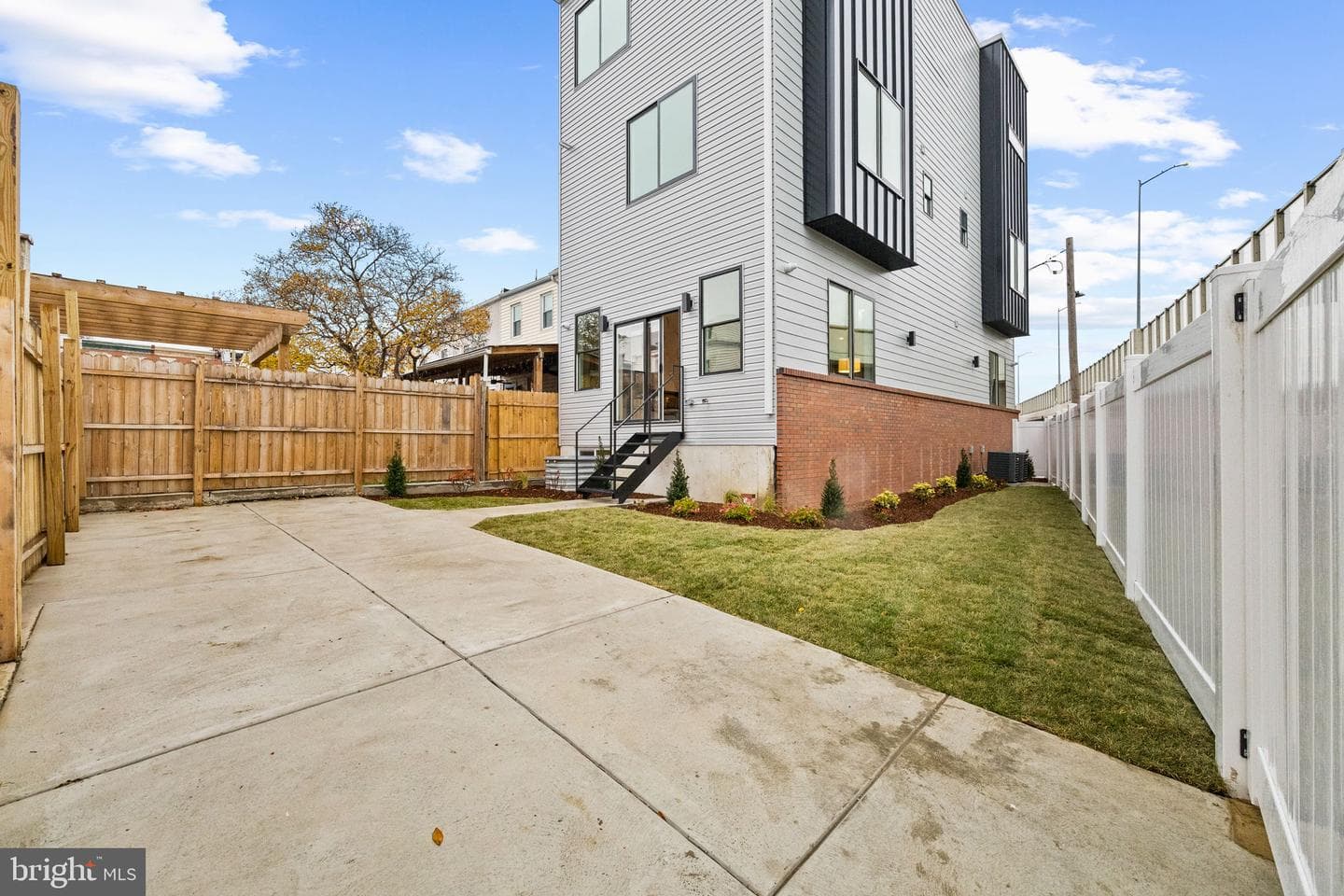 513 Salmon Street photo 68