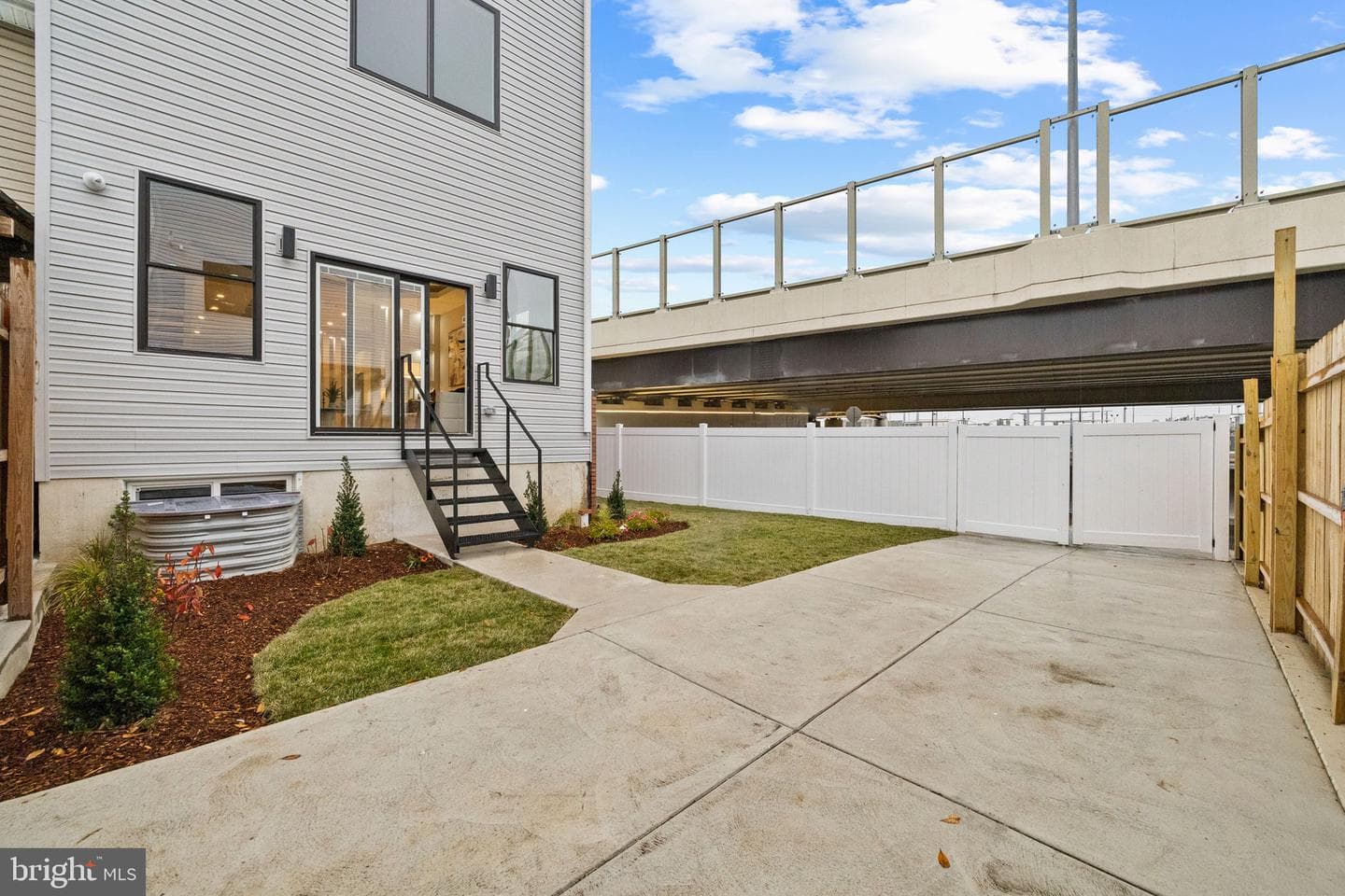 513 Salmon Street photo 71