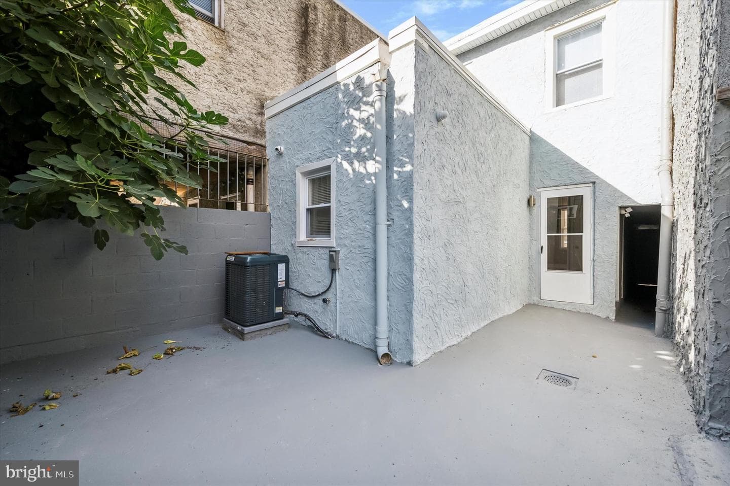2033 N Mascher Street photo 11