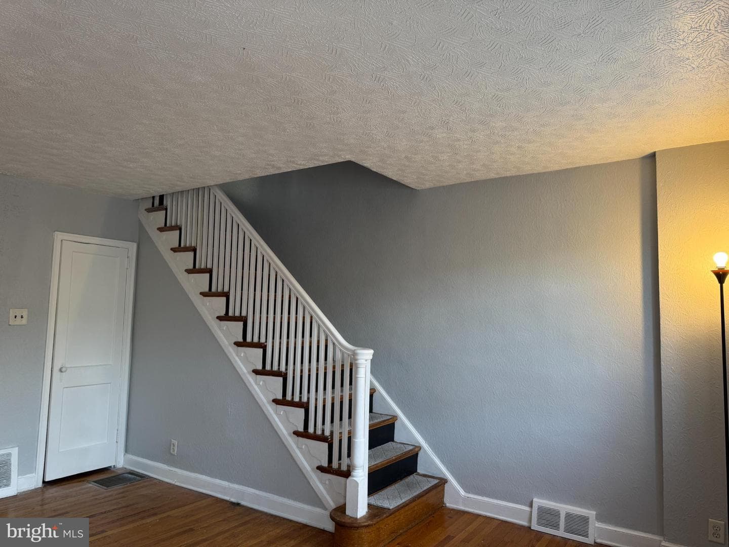 1346 Unruh Avenue photo 8