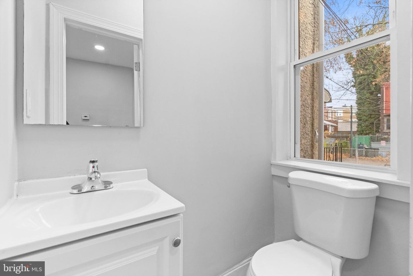 6247 N Woodstock Street photo 10