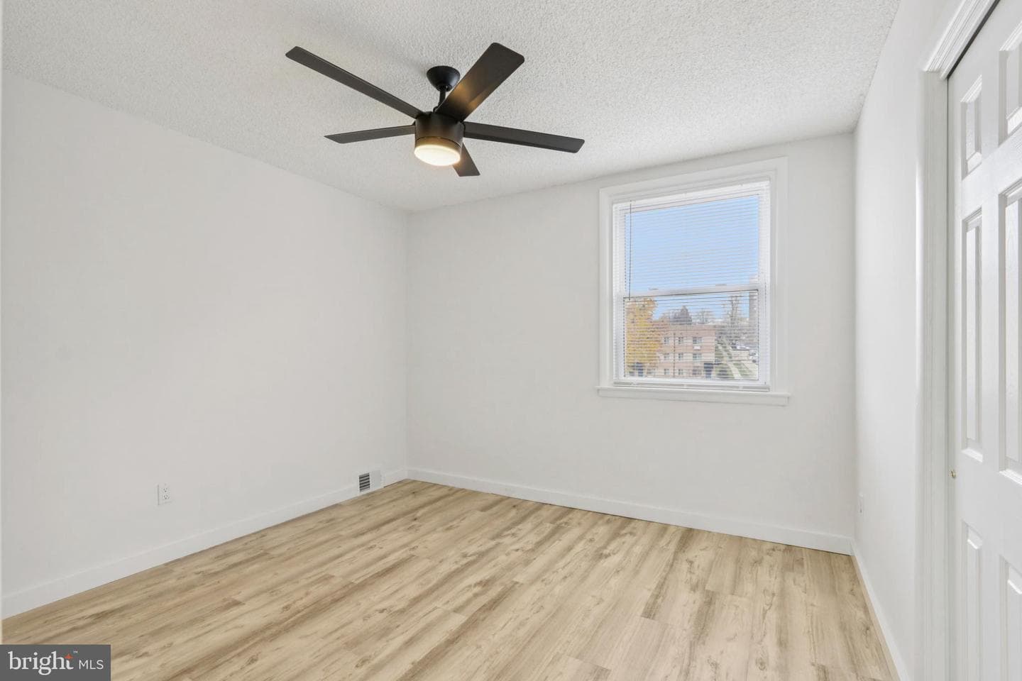 8855 Winchester Avenue photo 16