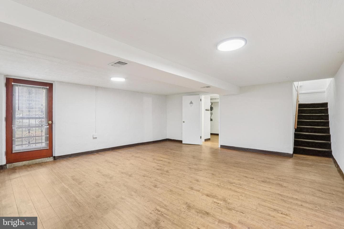8855 Winchester Avenue photo 28