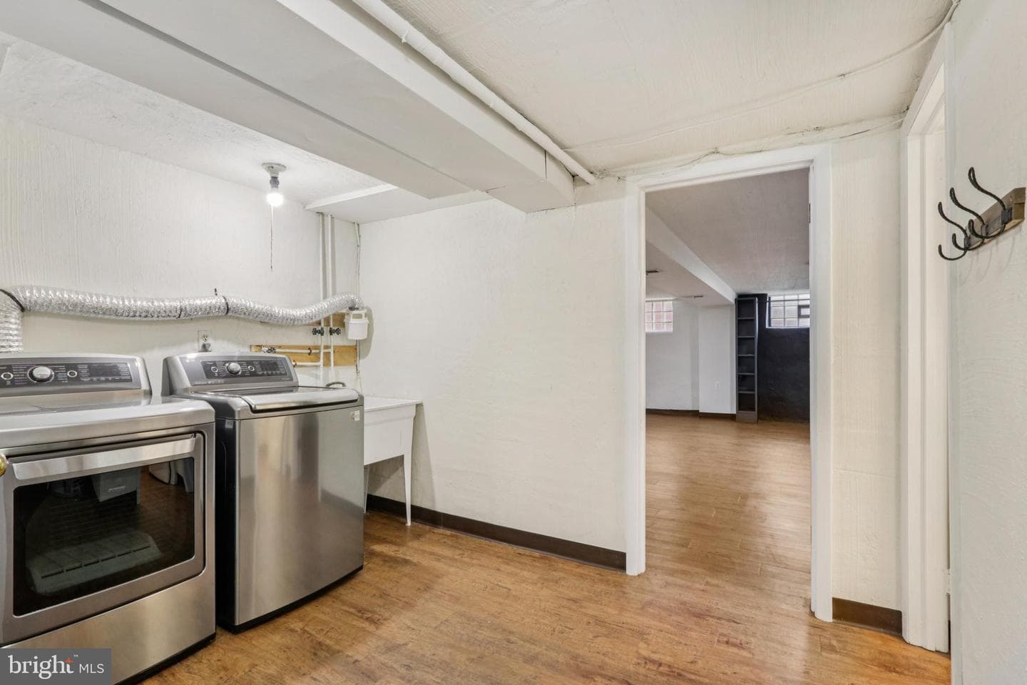 8855 Winchester Avenue photo 30