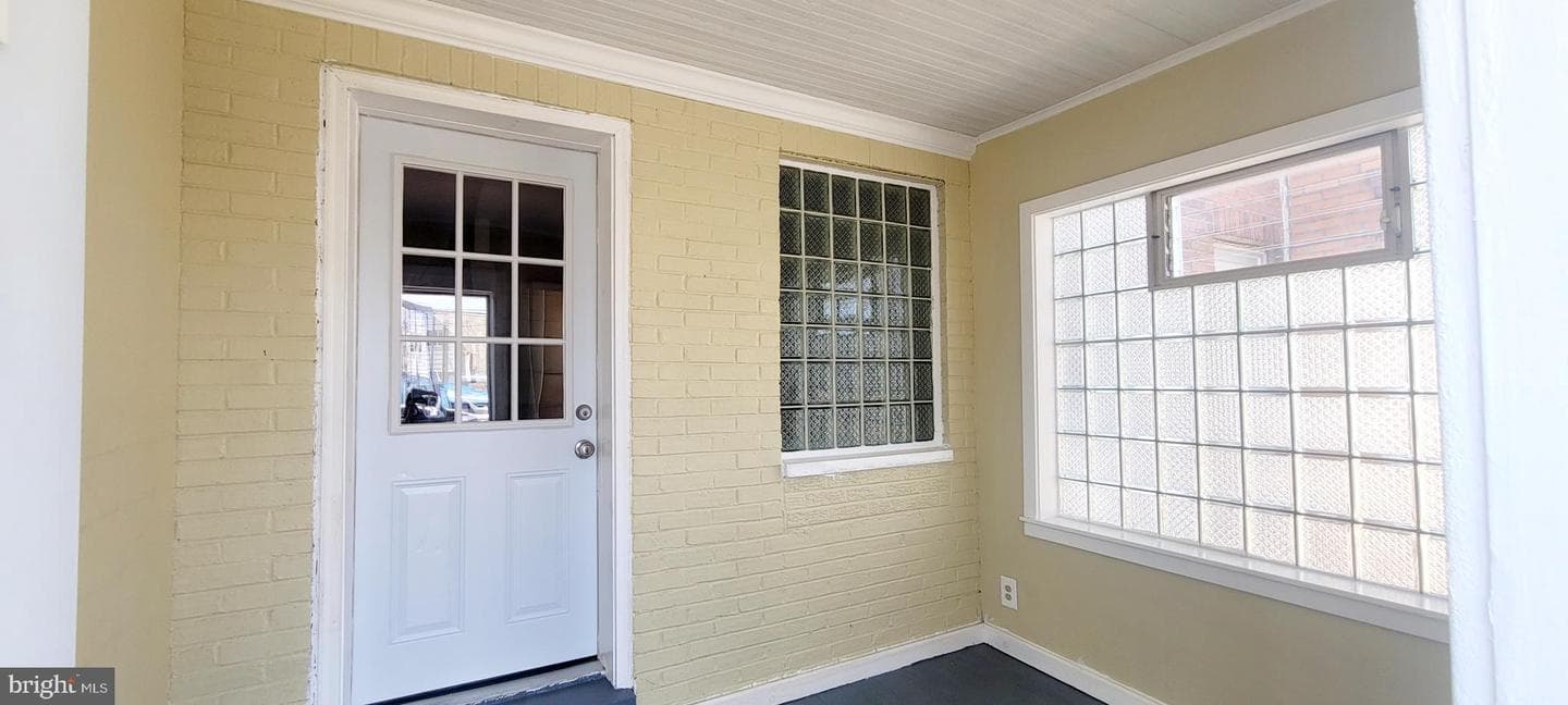 1022 W Oregon Ave photo 22