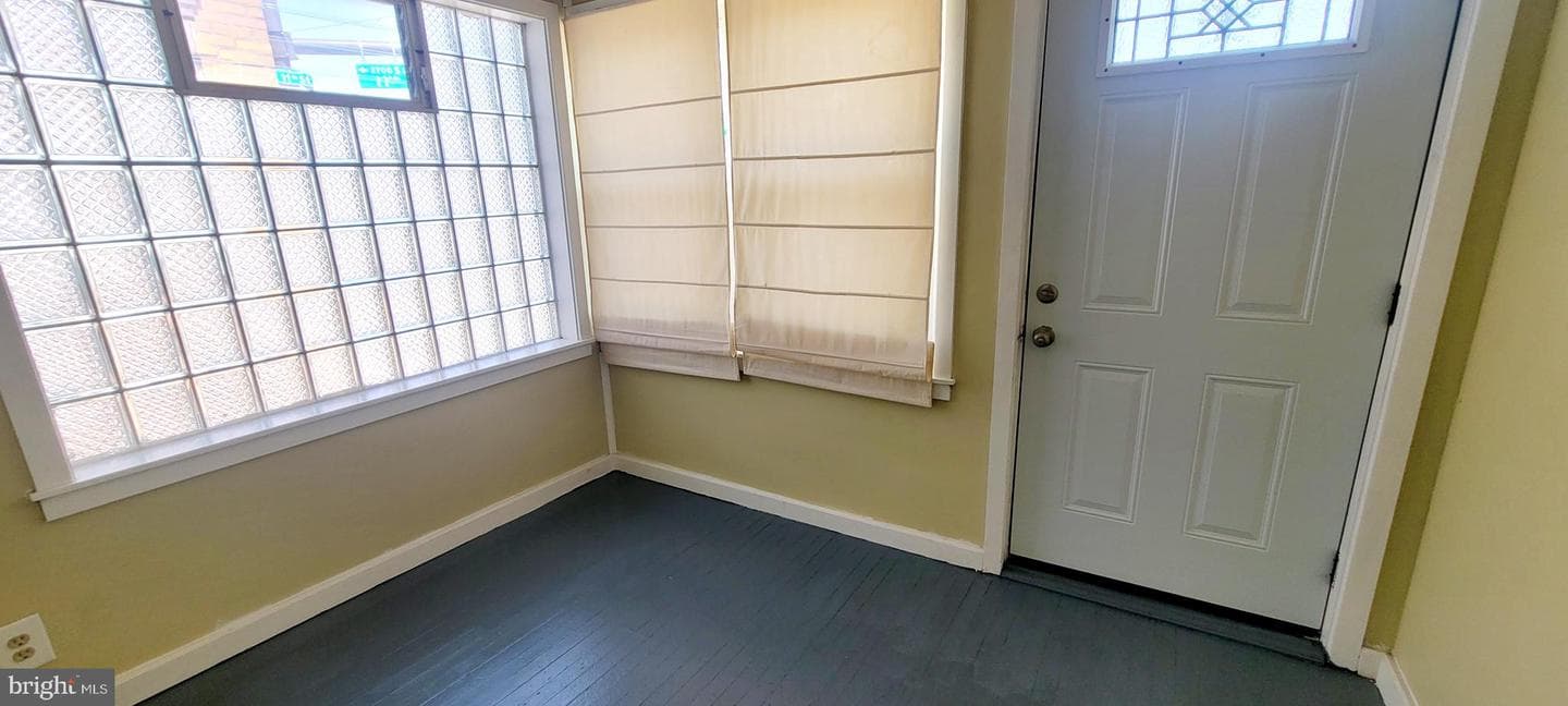 1022 W Oregon Ave photo 24