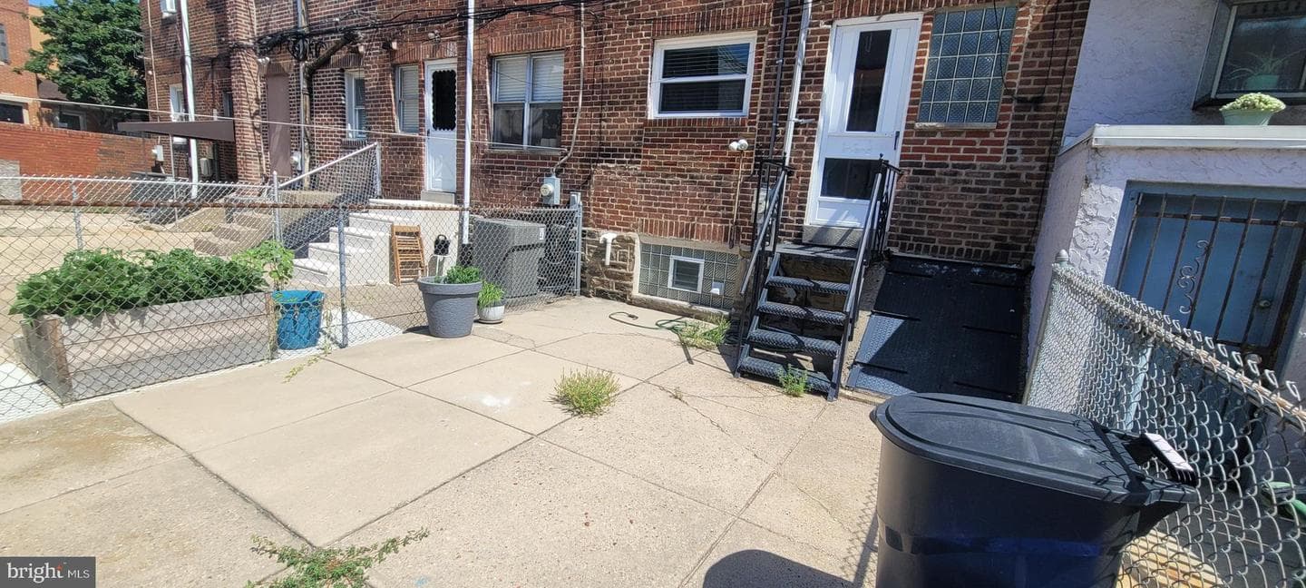 1022 W Oregon Ave photo 29
