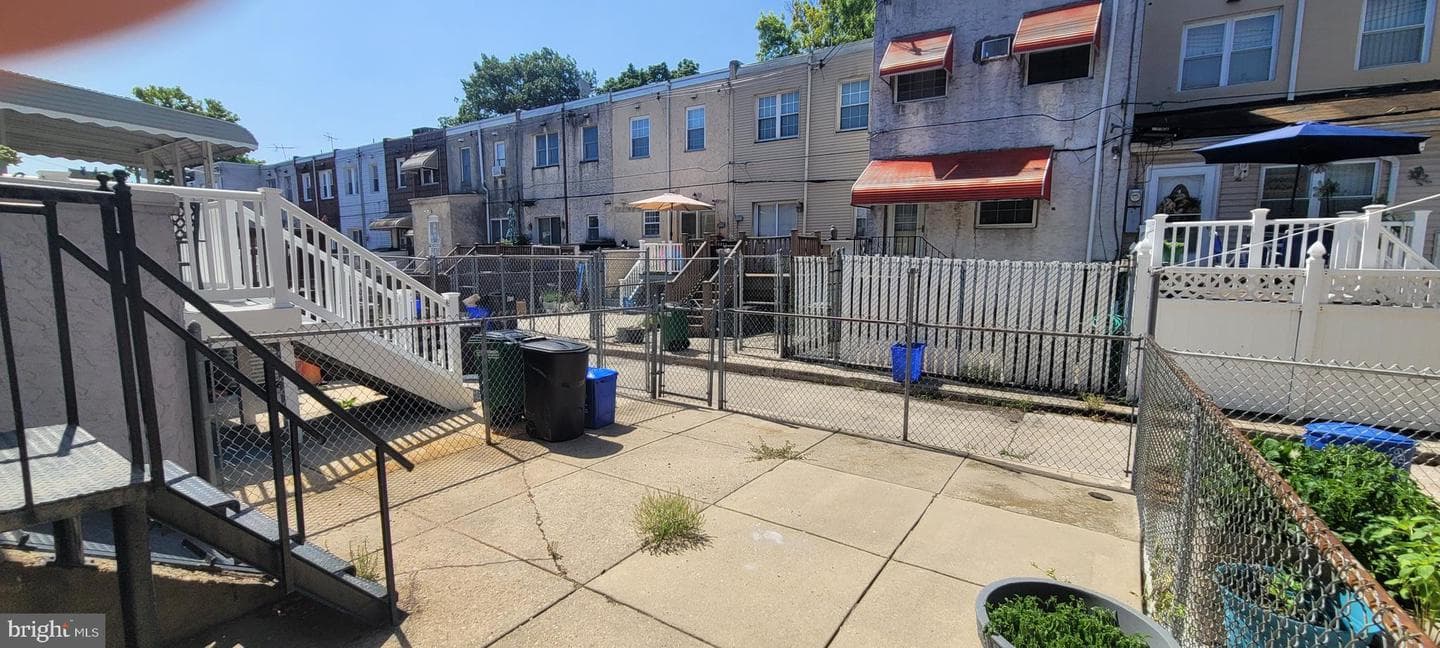 1022 W Oregon Ave photo 31