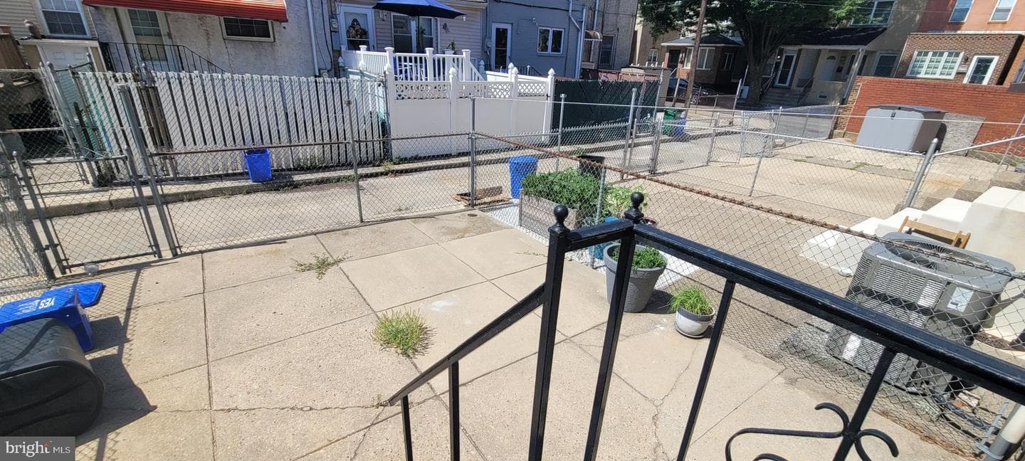 1022 W Oregon Ave photo 32