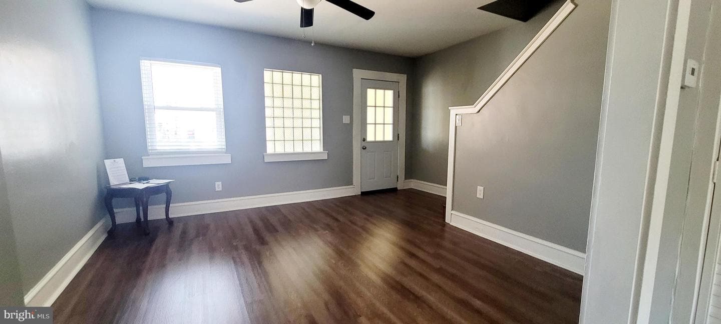 1022 W Oregon Ave photo 5