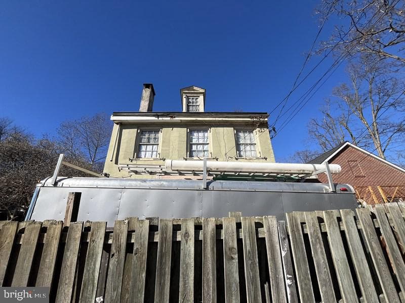 145 W Queen Ln photo 4