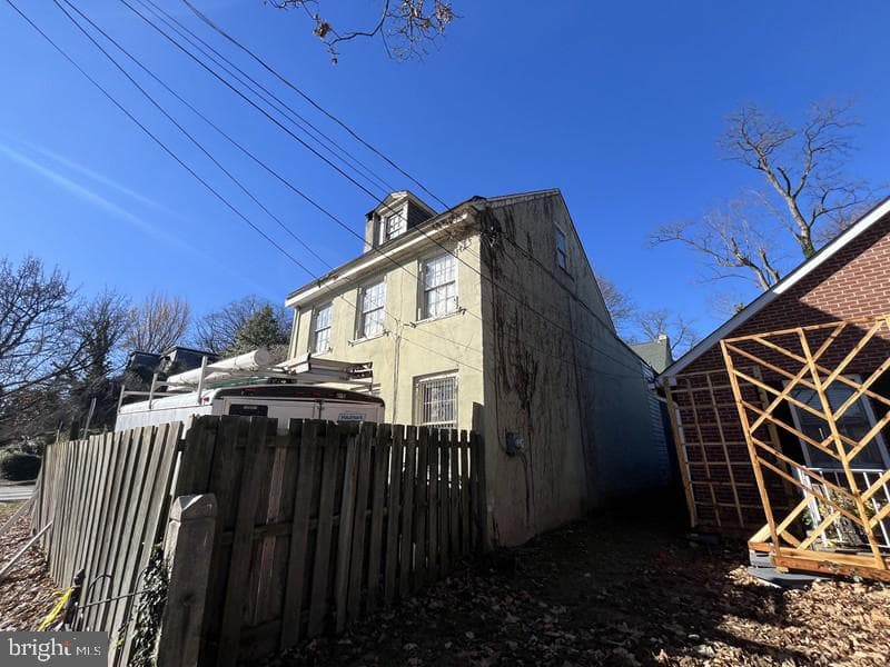 145 W Queen Ln photo 6