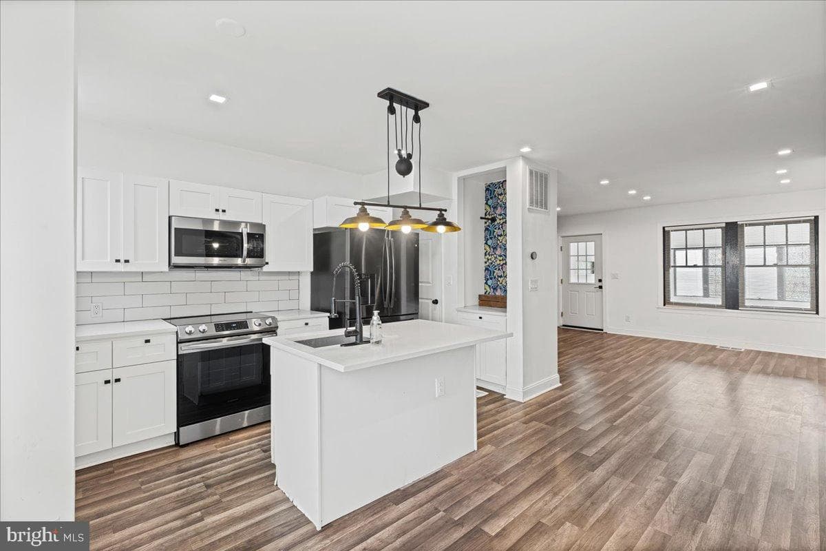 2637 S Carroll Street photo 9