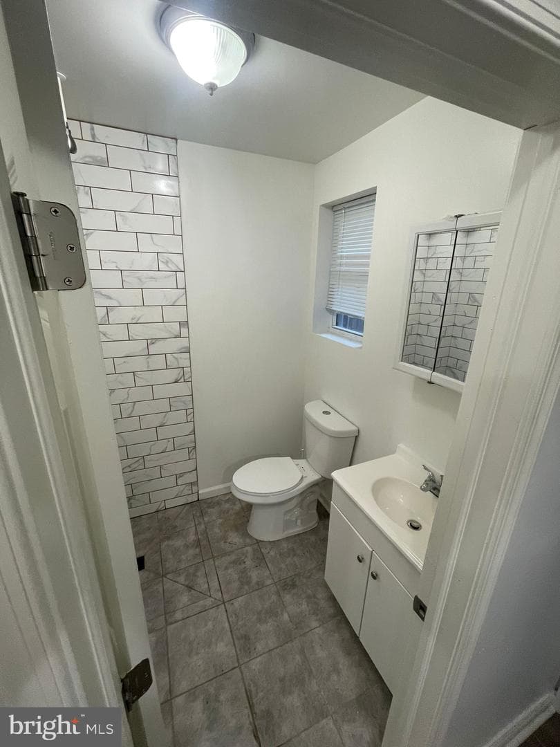 2042 Dennie Street photo 10