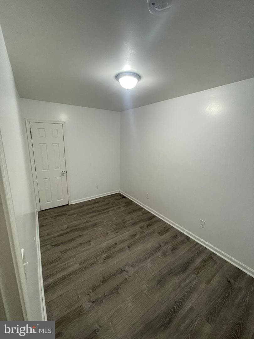 2042 Dennie Street photo 11