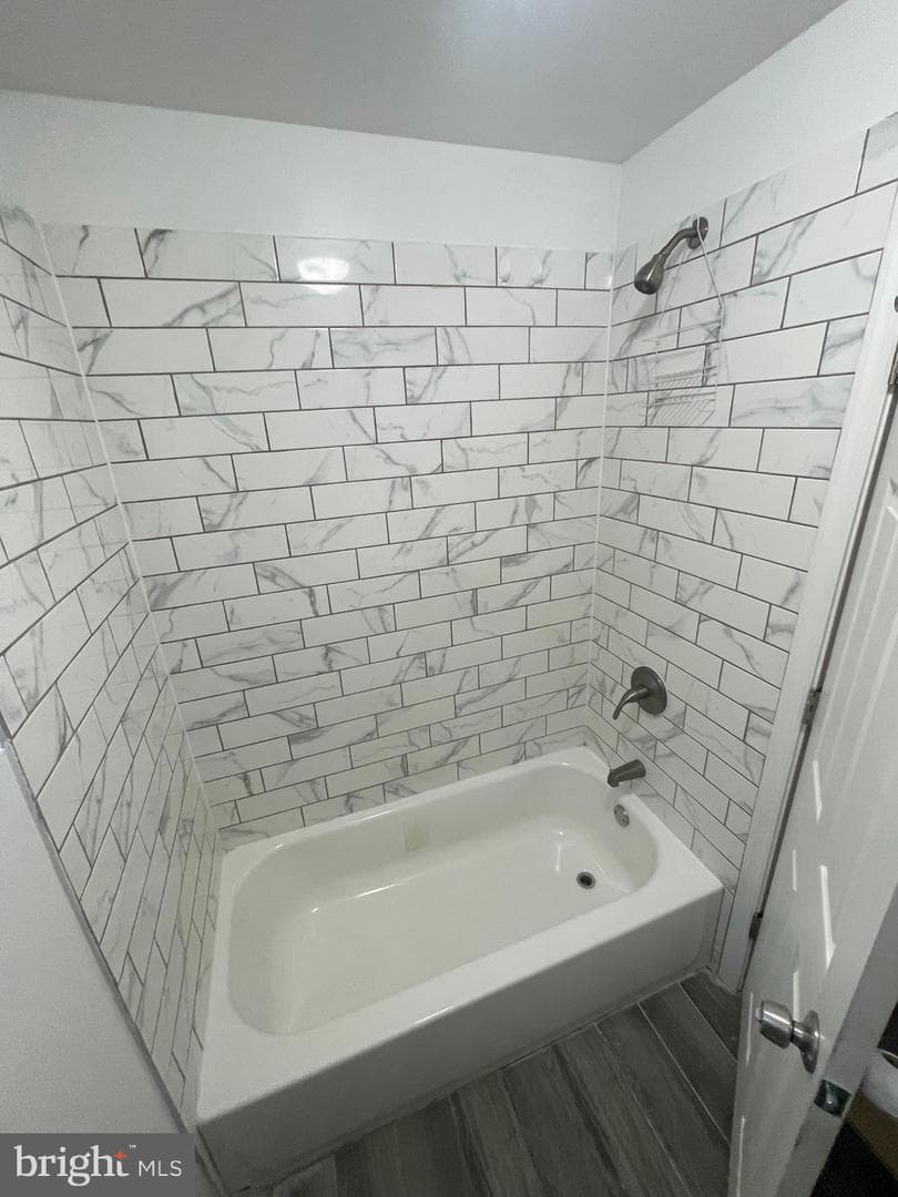 2042 Dennie Street photo 17