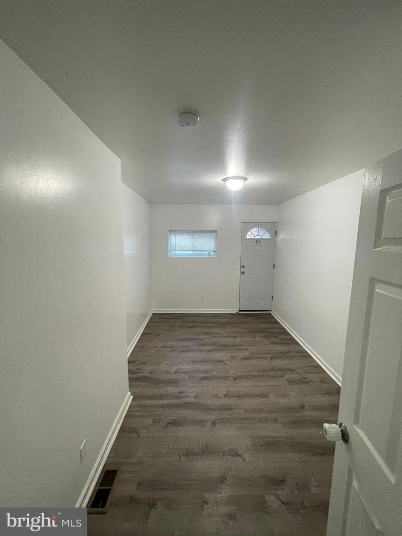 2042 Dennie Street photo 3