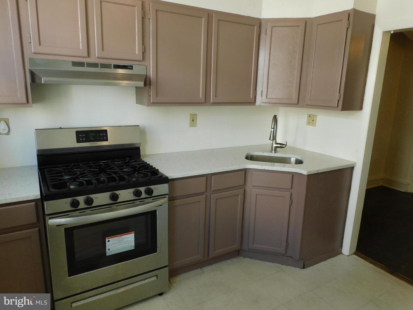 573 E Carver Street photo 11