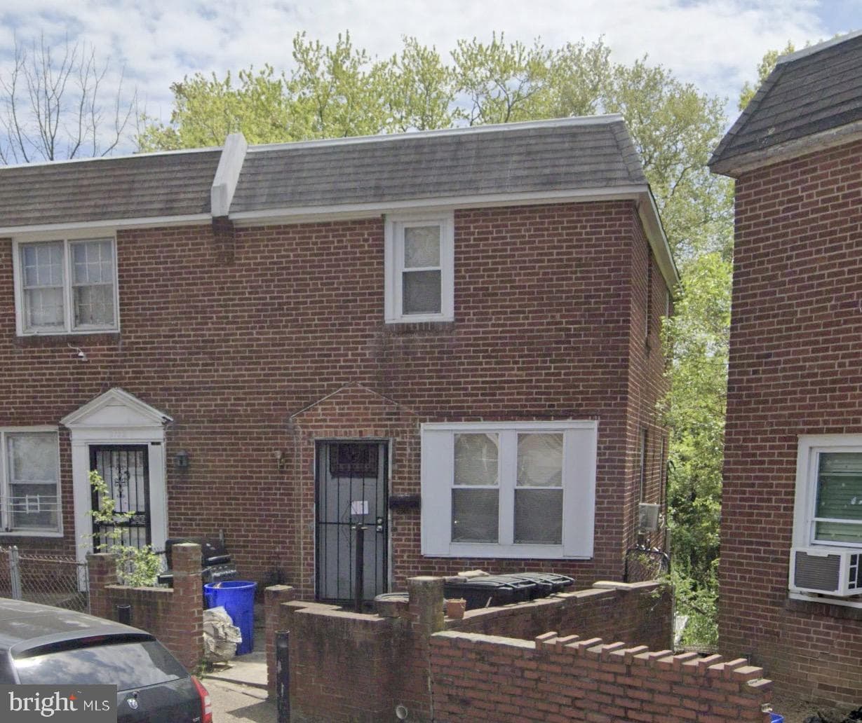 2120 S Lloyd Street photo 2