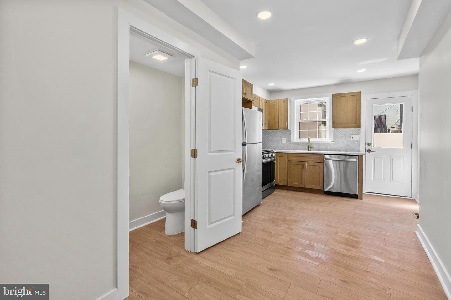 1138 S Clifton Street photo 3