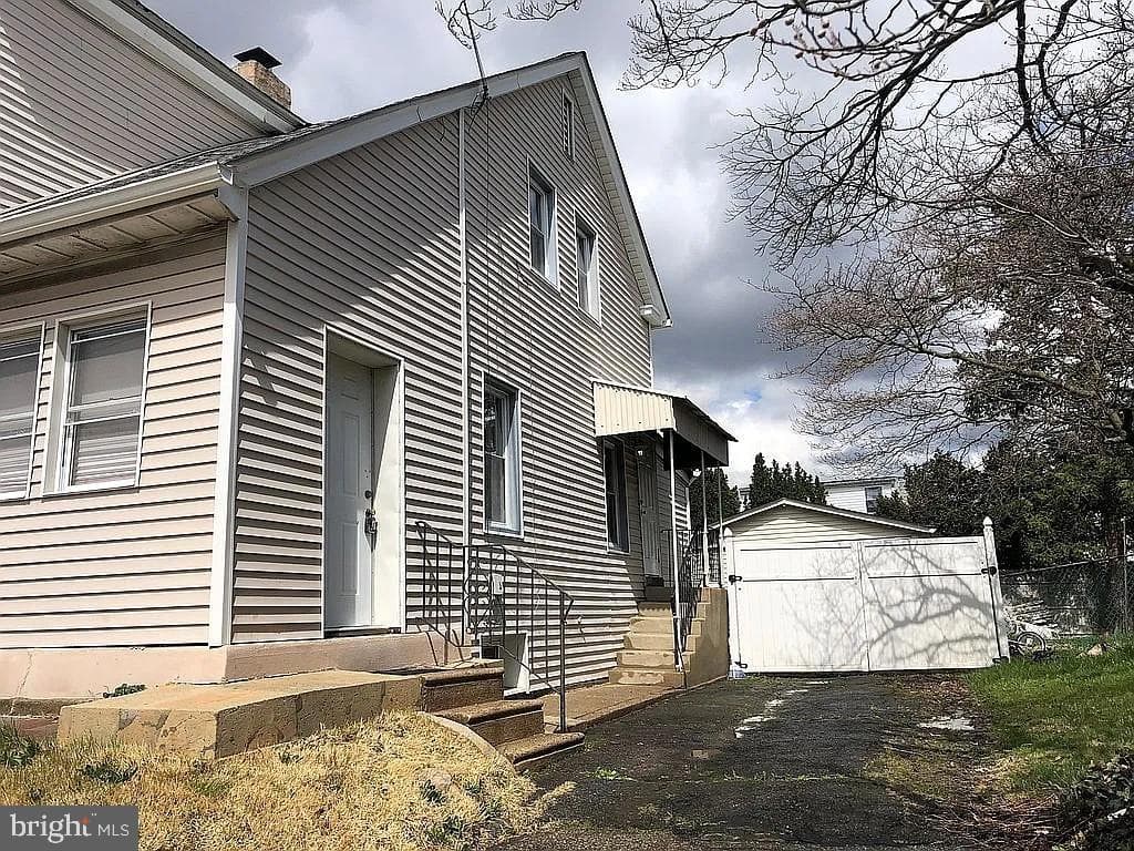 1715 Rhawn Street photo 4