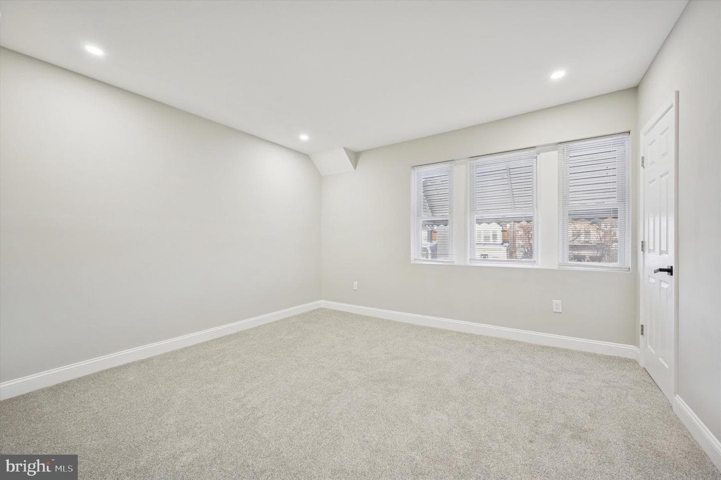 5722 Florence Avenue photo 24