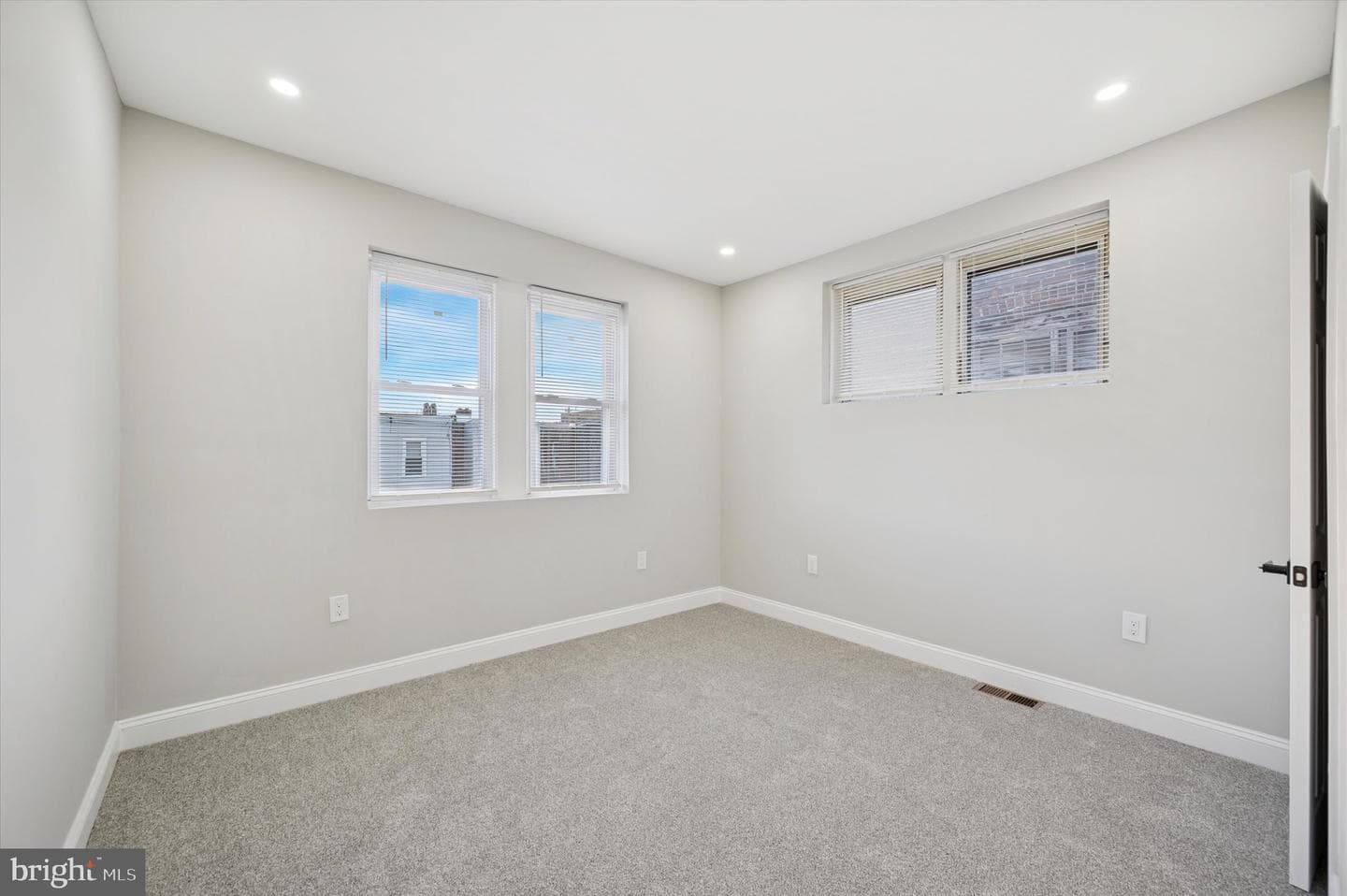 5722 Florence Avenue photo 28
