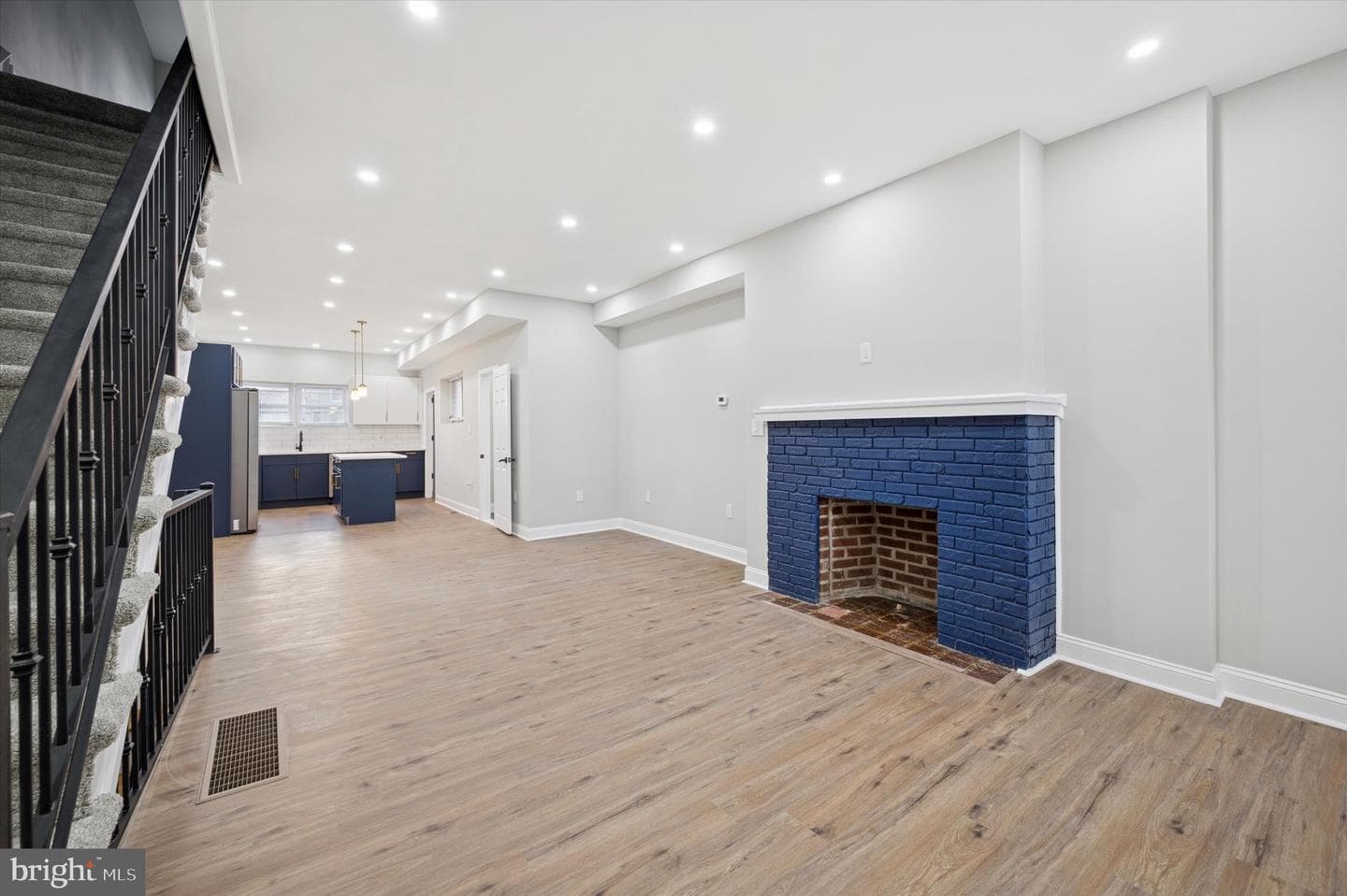 5722 Florence Avenue photo 8