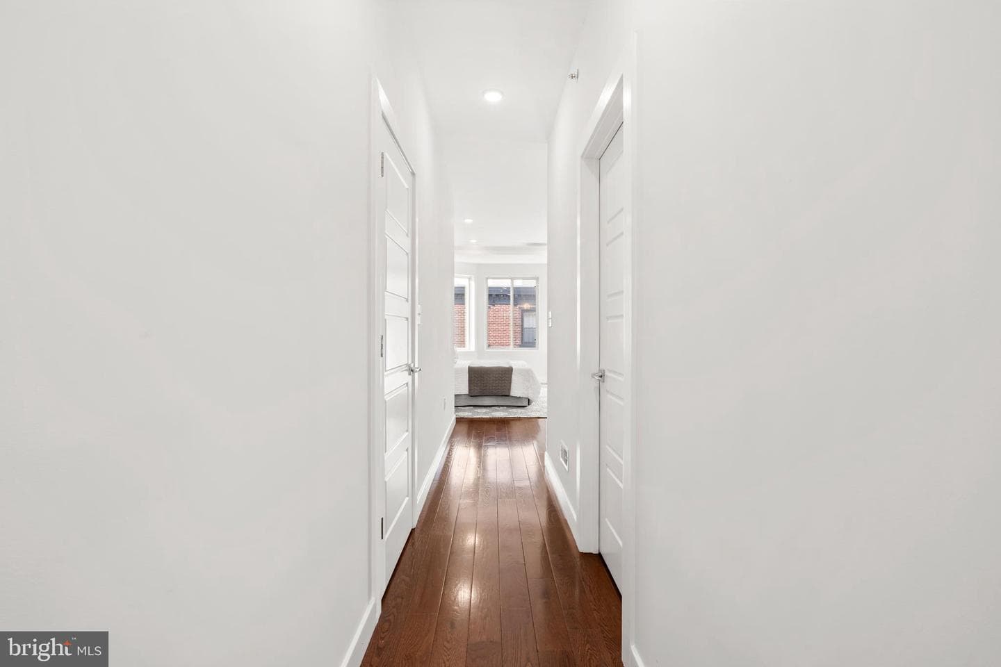 827 Leland Street photo 19